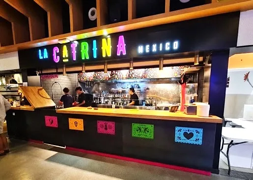 Barra de La Catrina en el Mercado de Chamberí, Madrid